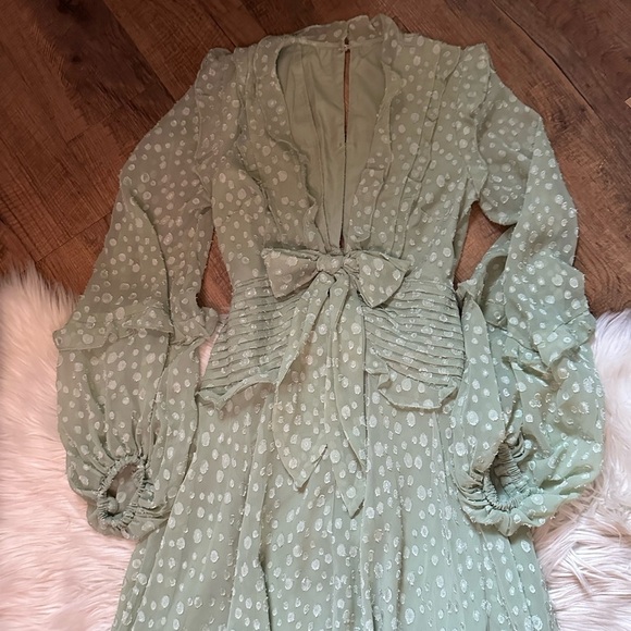 ASOS Pleat Detail Midi Dress In Jacquard Satin Spot With Tie Detail In Sage - Picture 5 of 7